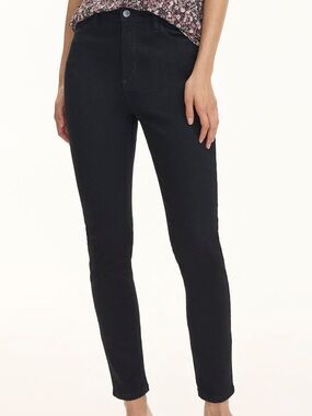 R JEANS The Sculpting High-Rise Black Petite Jeans from Reitmans